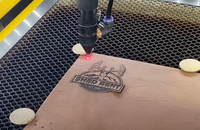 Come Rimuovere l'Odore di Bruciato dal Cuoio Dopo l'Incisione Laser