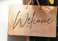 Rinnovamento della segnaletica esterna: trucchi di incisione laser per giardini eleganti